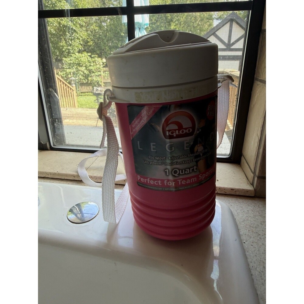 Igloo Sport Beverage Cooler Pink 1/2 Gallon With Strap Water Bottle